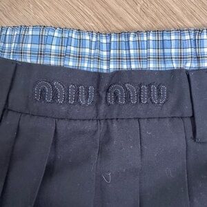 Pleated Mini Skirt in navy/black
